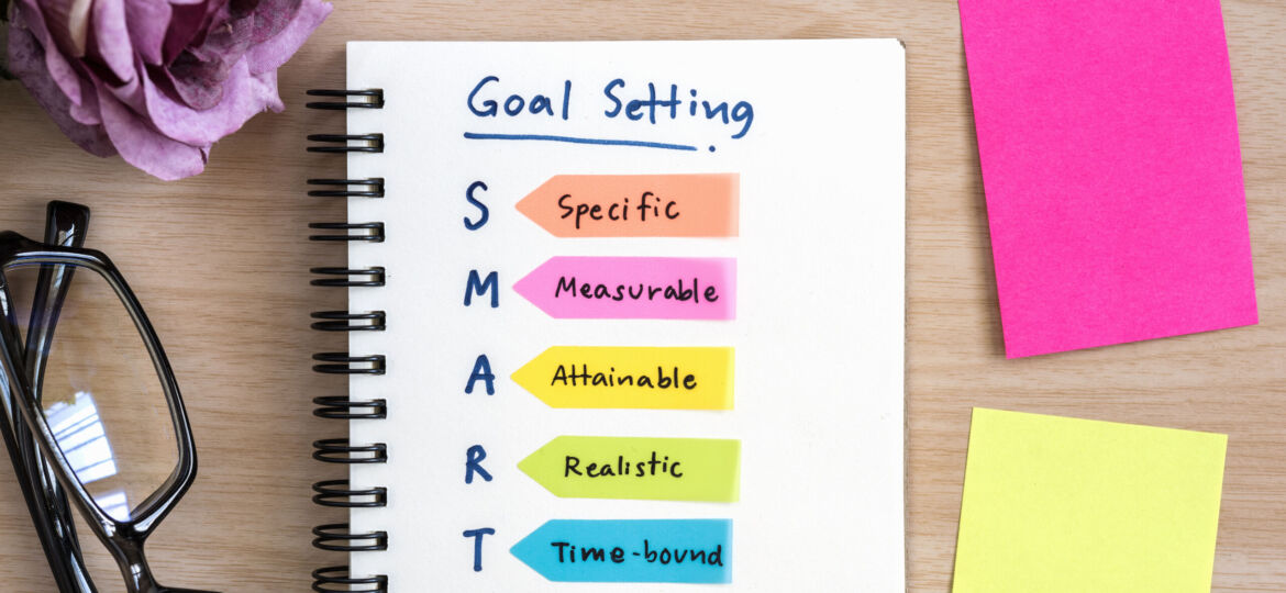 Hand writing definition for smart goal setting on notebook