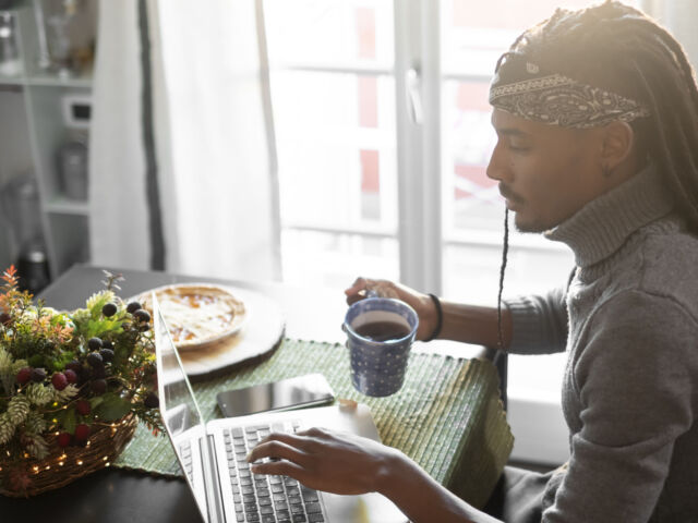 medium-shot-man-working