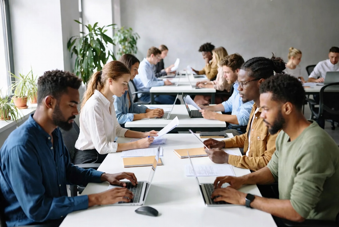 Job seeker receiving employment support
